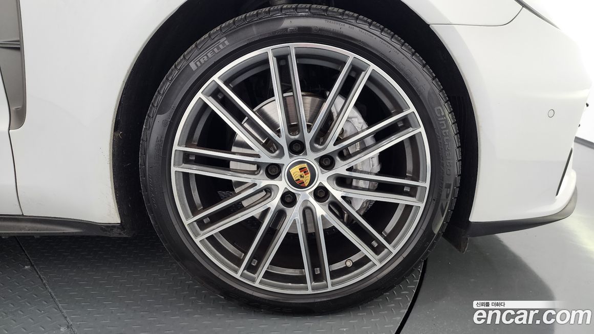 Porsche Panamera 2023