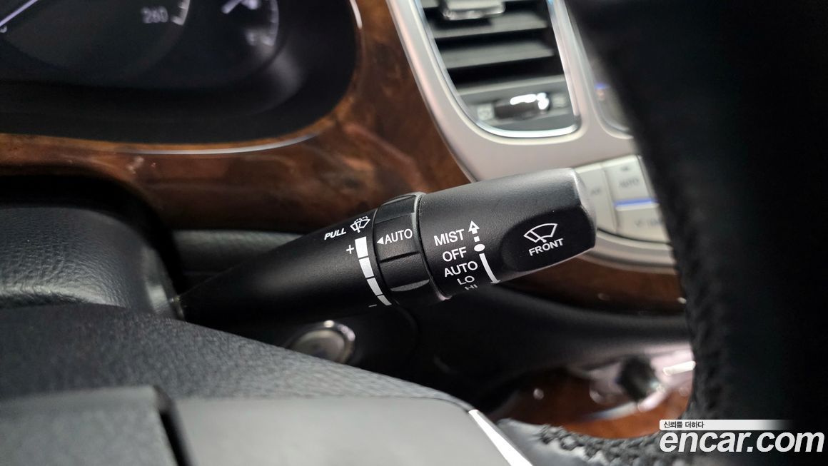 Hyundai Genesis 2010