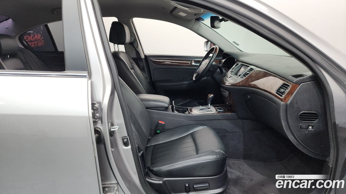 Hyundai Genesis 2011