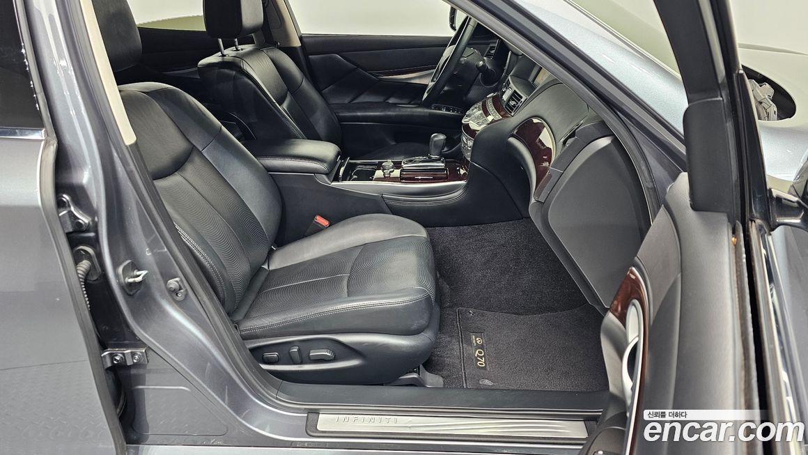 Infiniti Q70 2017