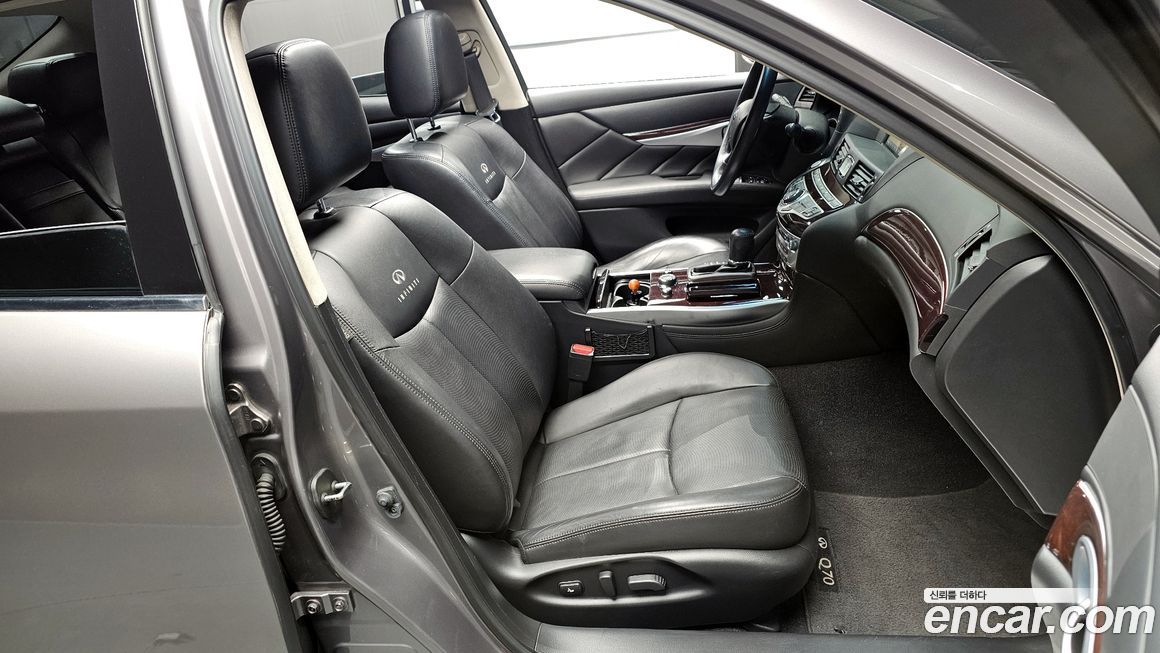 Infiniti Q70 2014