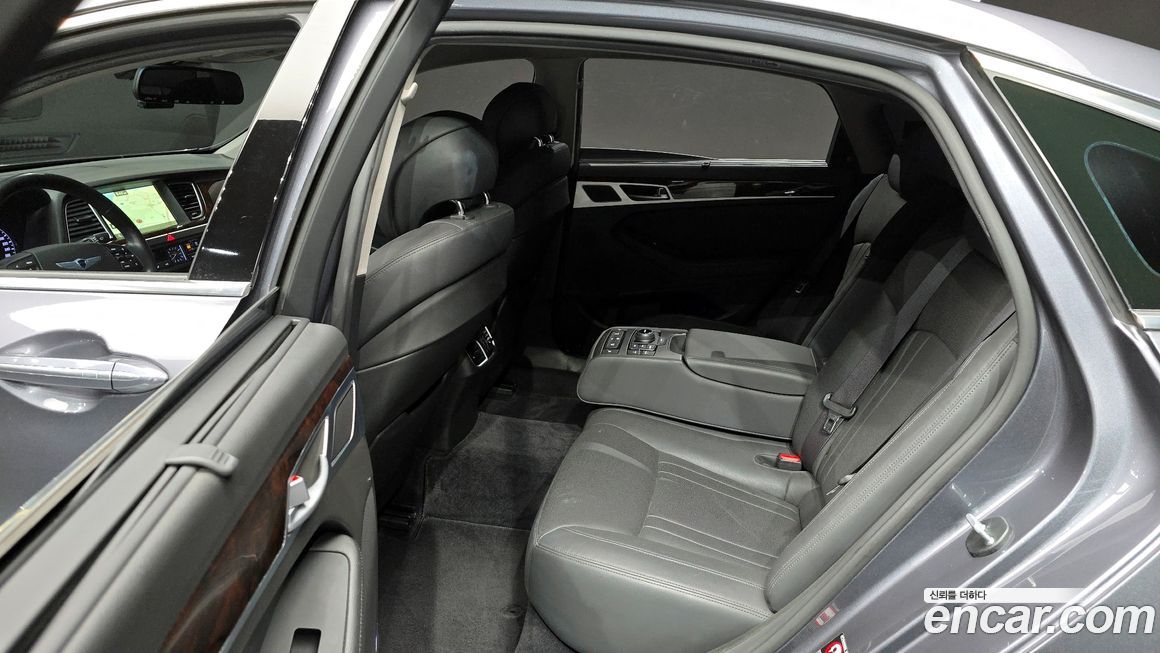 Hyundai Genesis 2016