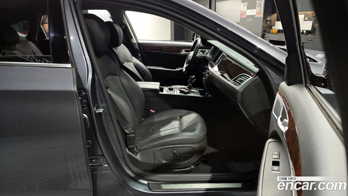 Hyundai Genesis 2016