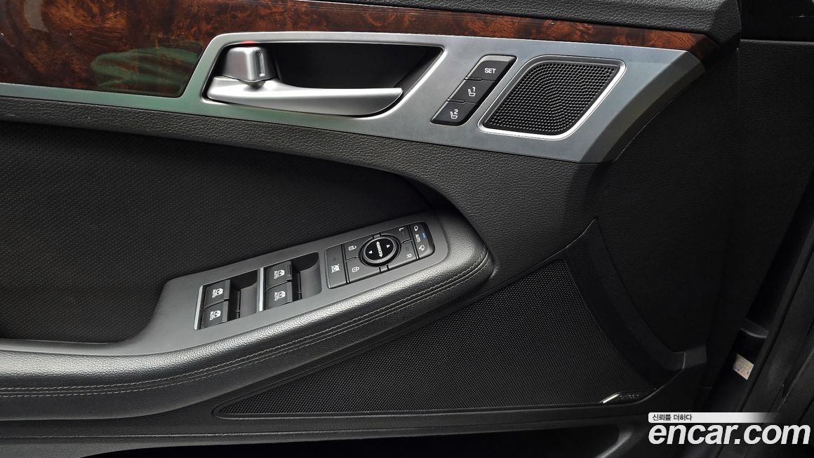 Hyundai Genesis 2016