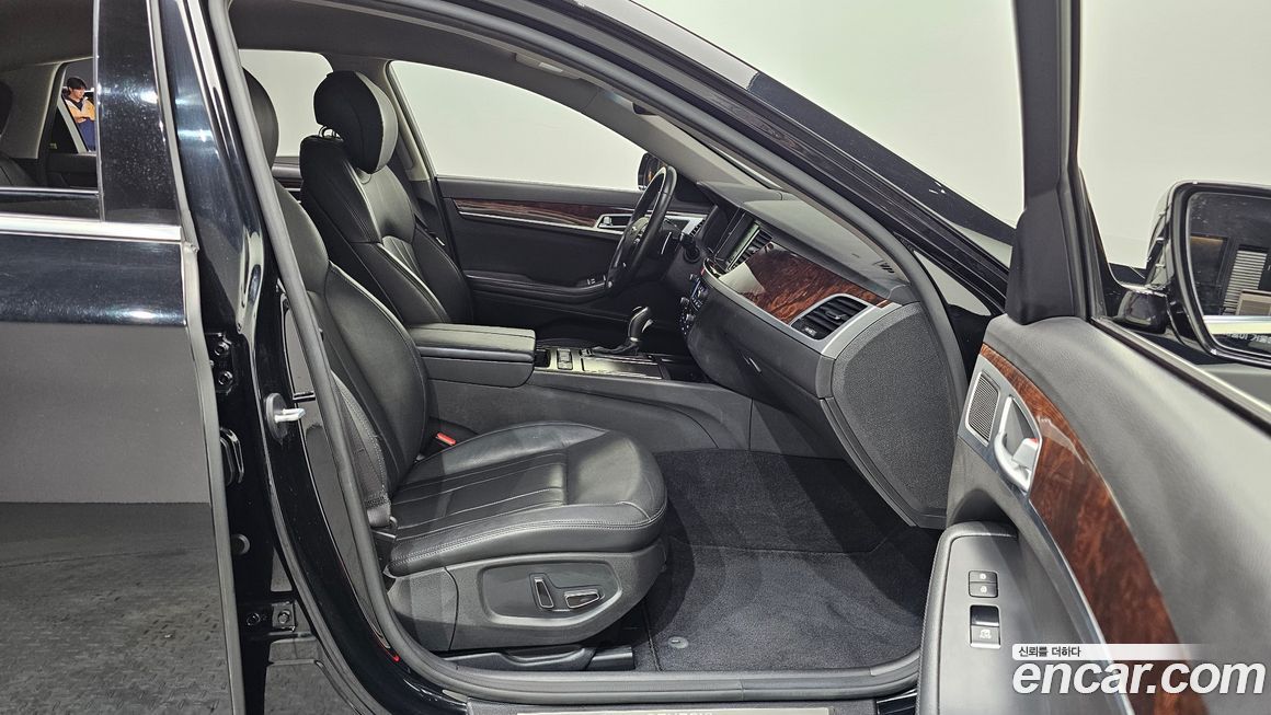 Hyundai Genesis 2016