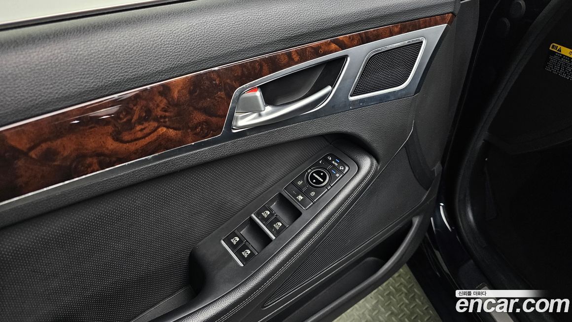 Hyundai Genesis 2016