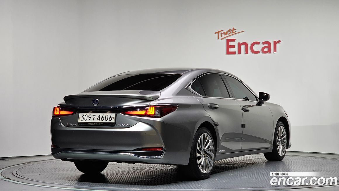 Lexus ES 2021
