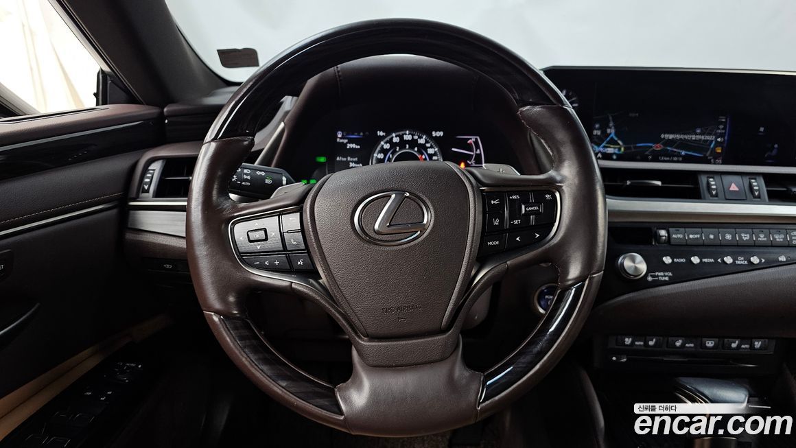 Lexus ES 2021