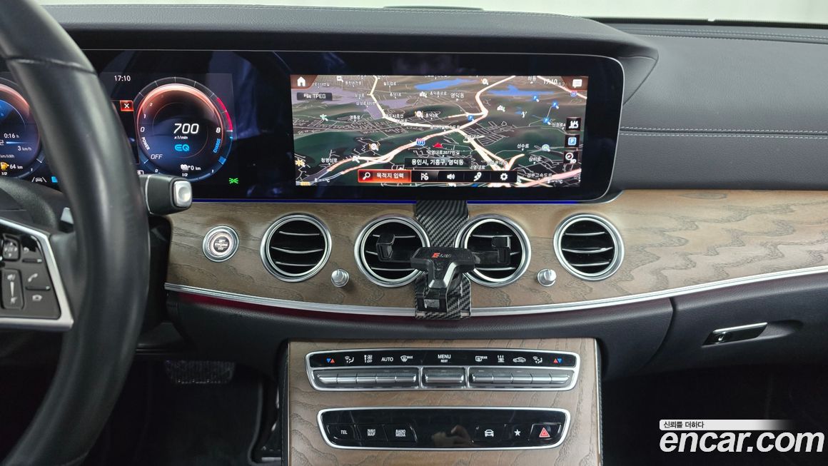 Mercedes-Benz E-Class 2021