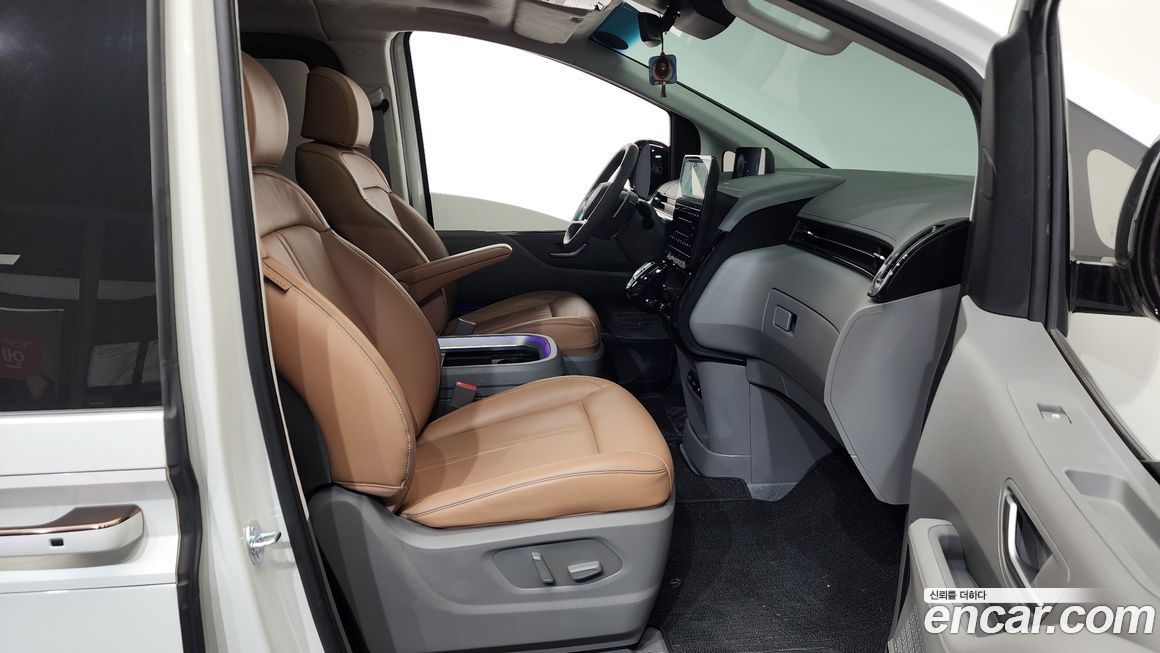 Hyundai Staria 2025