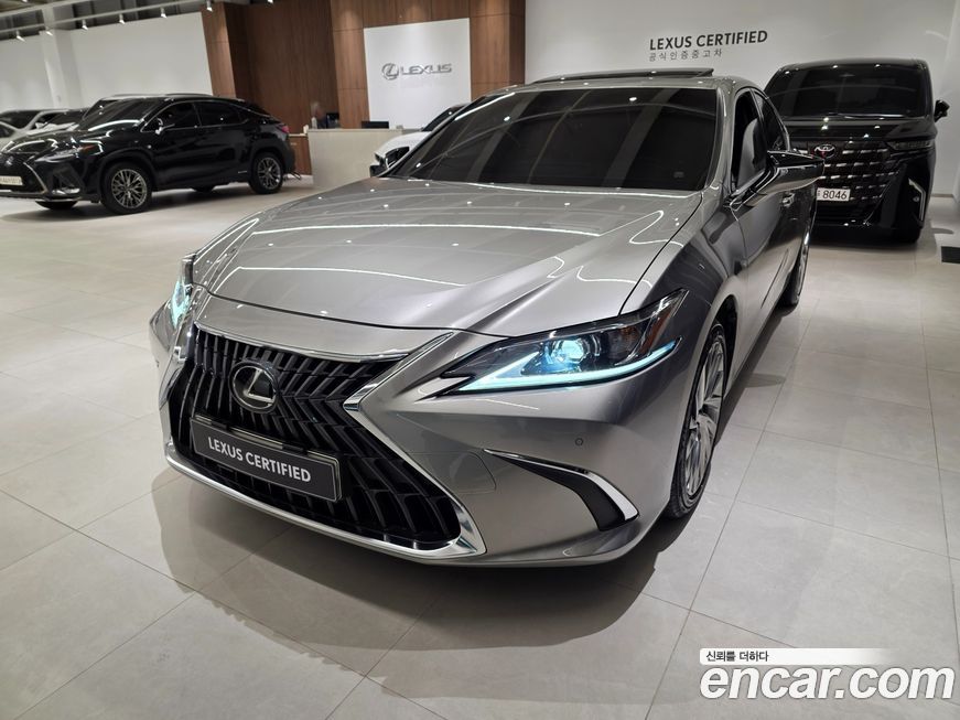 Lexus ES 2024