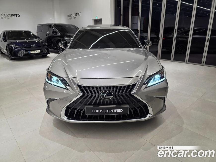 Lexus ES 2024
