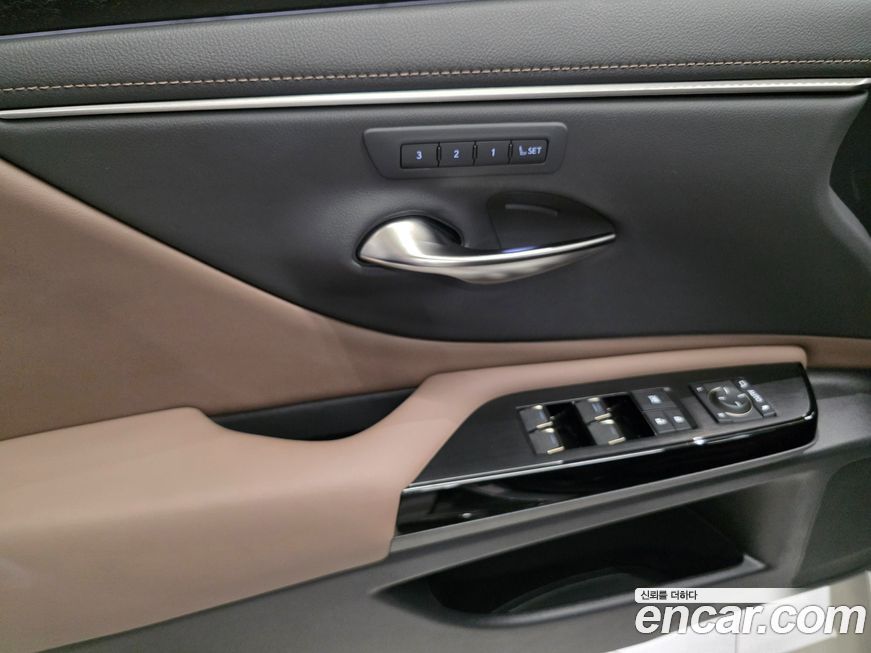 Lexus ES 2024