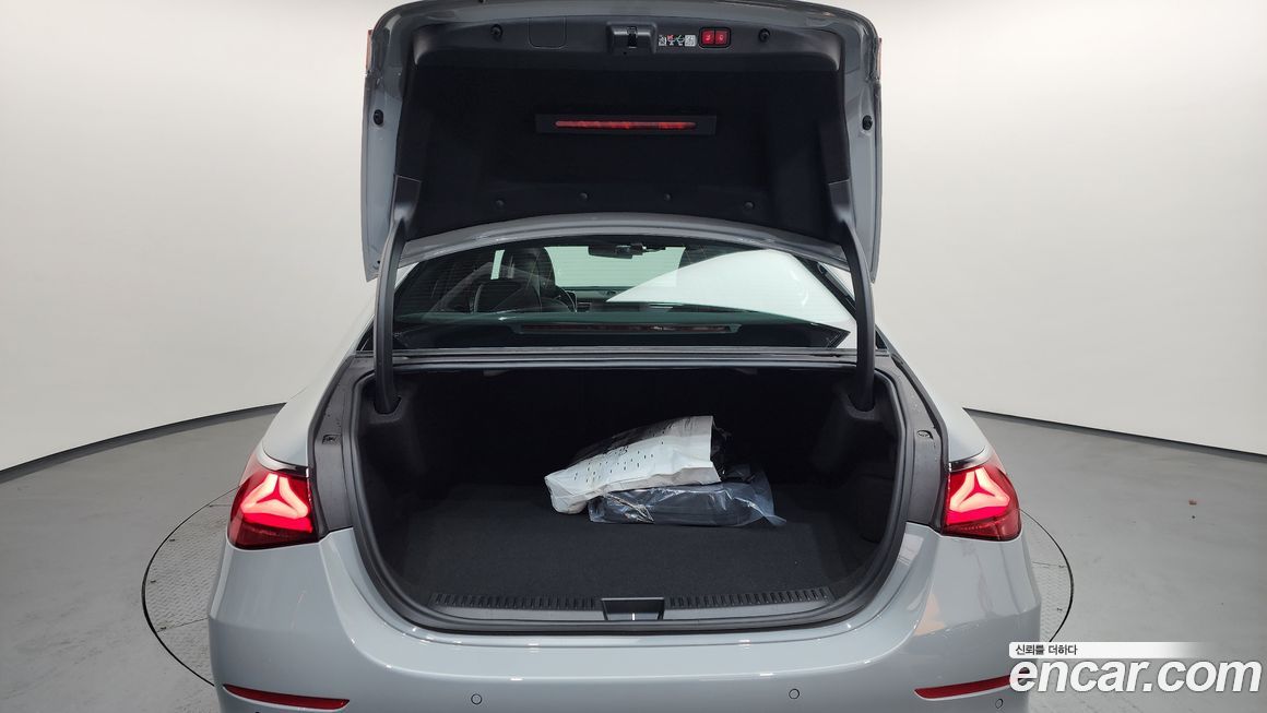 Mercedes-Benz E-Class 2025