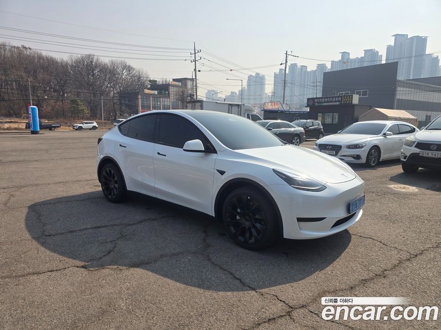 Tesla Model Y 2024