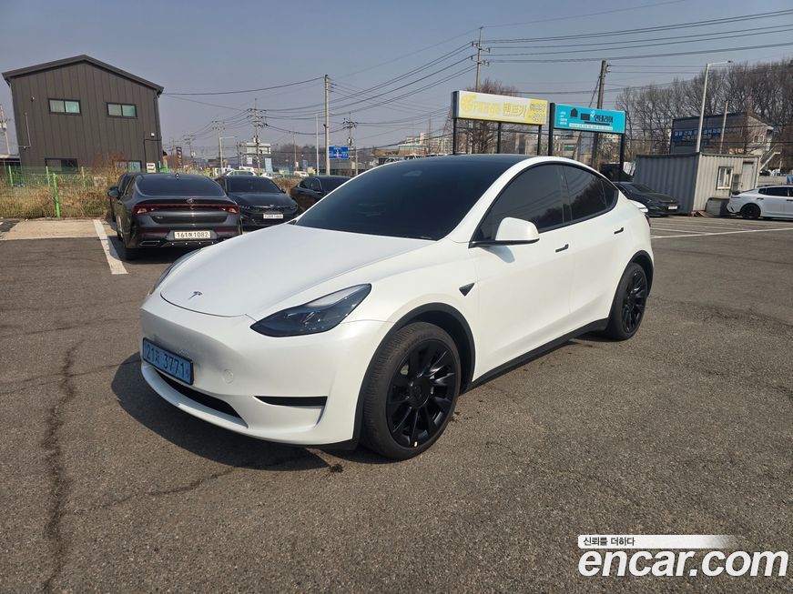 Tesla Model Y 2024