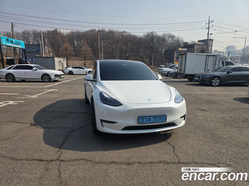 Tesla Model Y 2024
