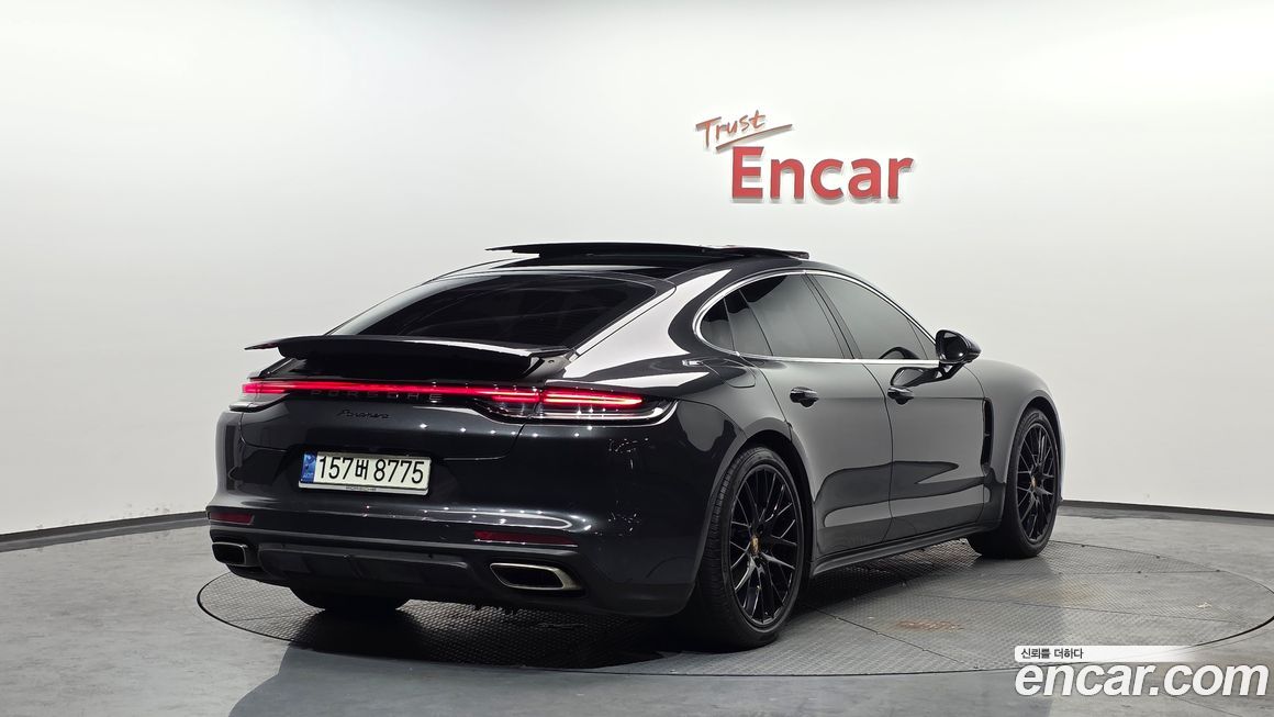 Porsche Panamera 2021