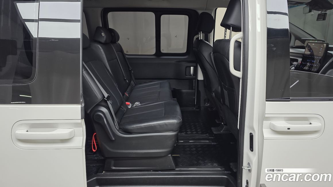 Hyundai Staria 2025