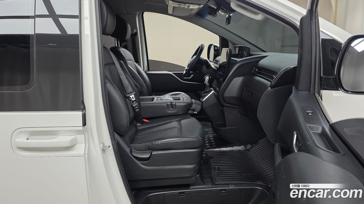 Hyundai Staria 2025