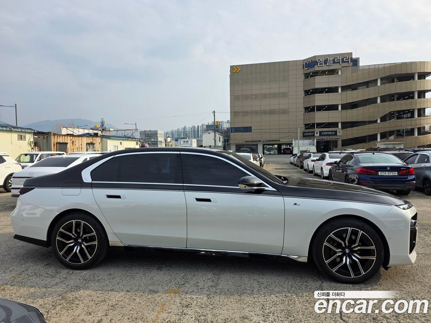 BMW 7-Series 2023