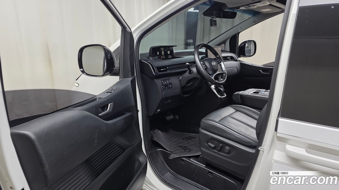 Hyundai Staria 2025