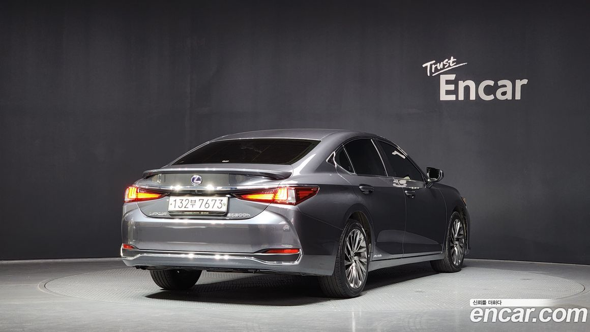 Lexus ES 2022