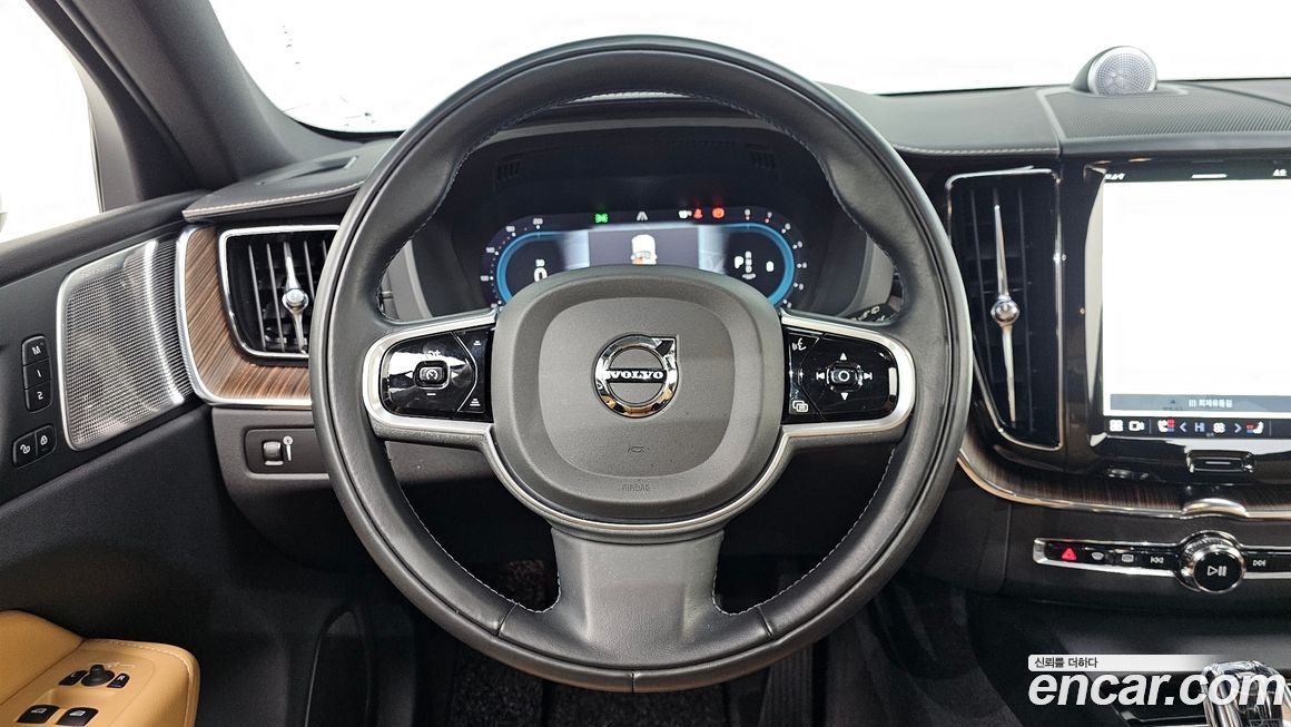 Volvo XC60 2022