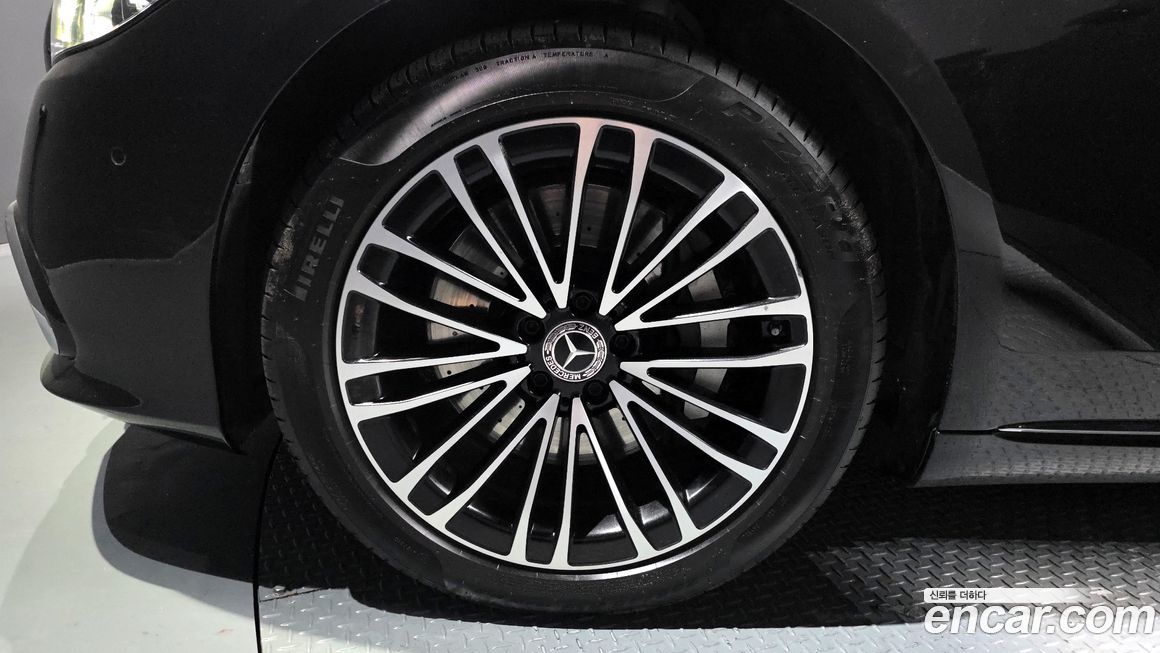 Mercedes-Benz S-Class 2025