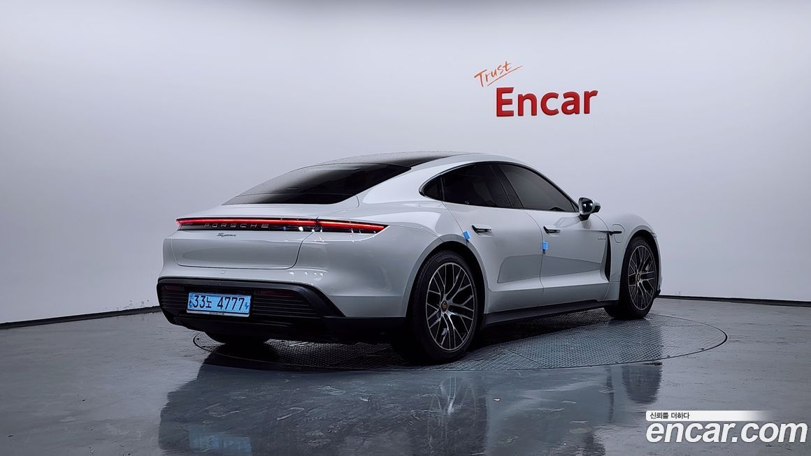 Porsche Taycan 2022