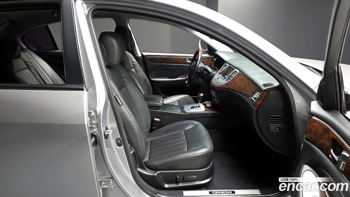 Hyundai Genesis 2010