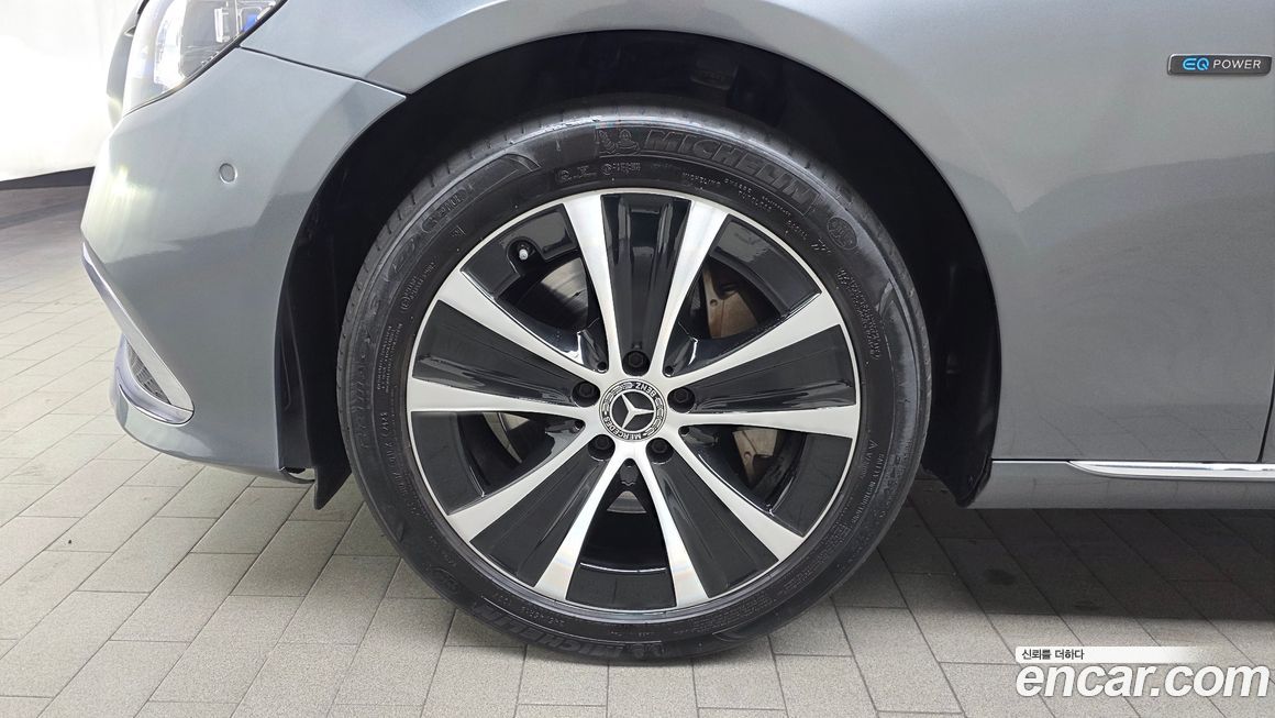 Mercedes-Benz E-Class 2021