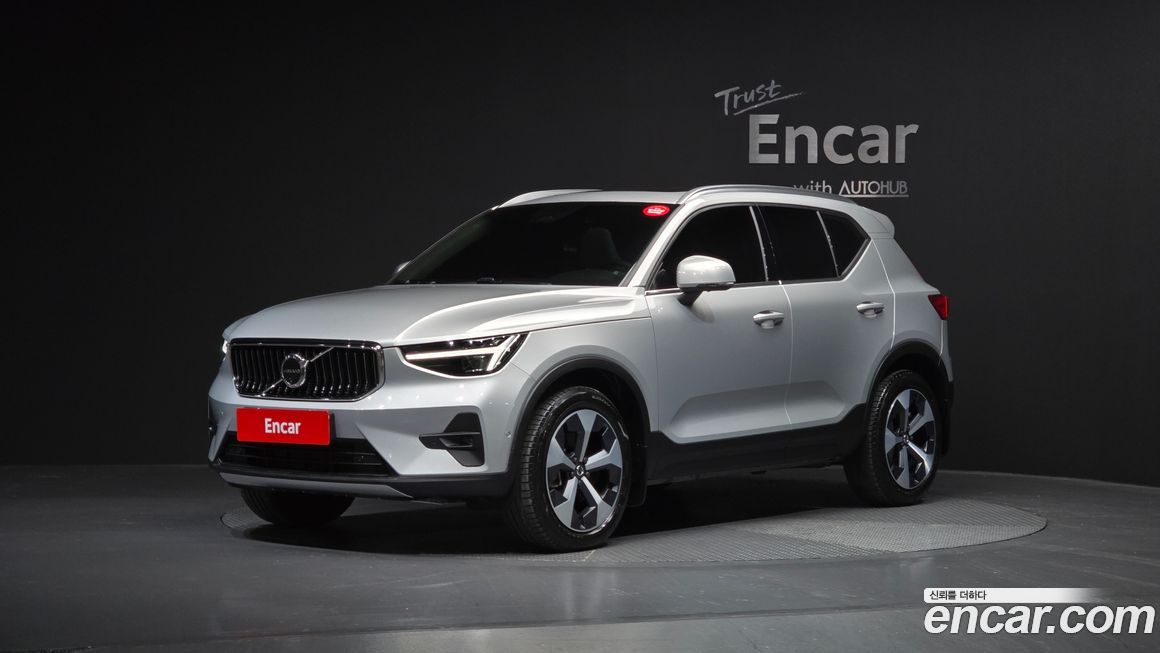 Volvo XC40 2025