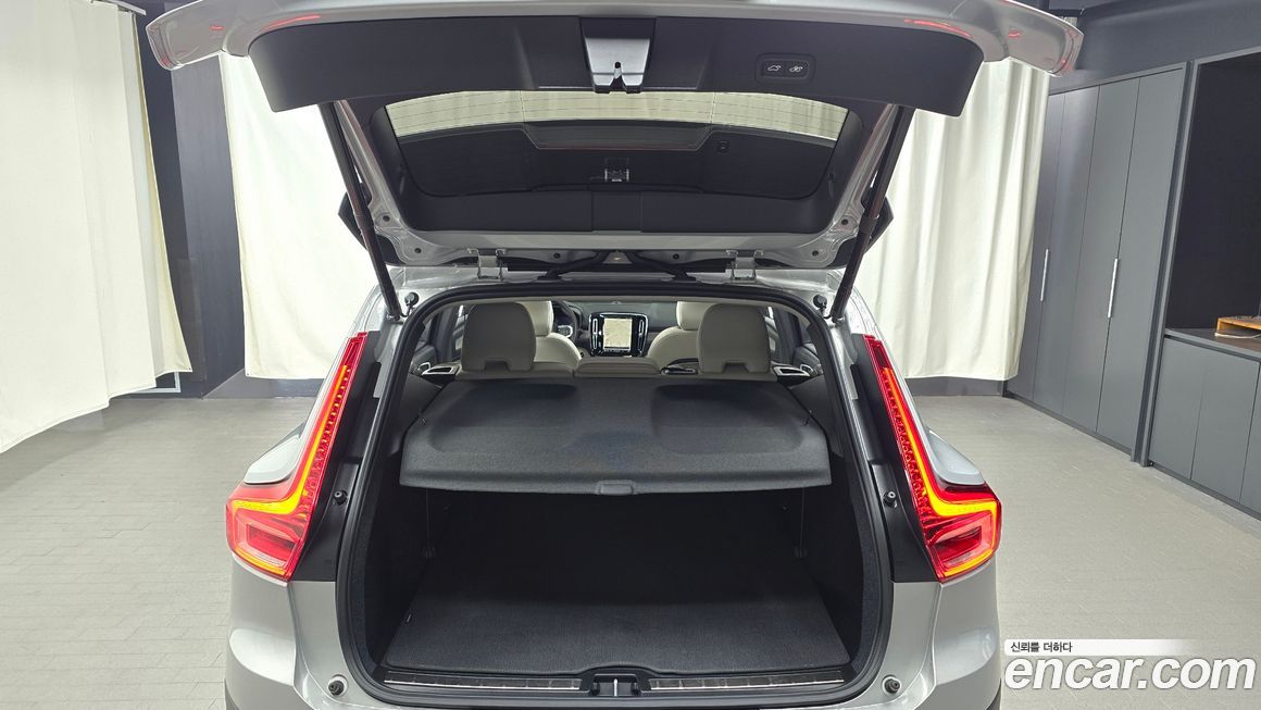 Volvo XC40 2025
