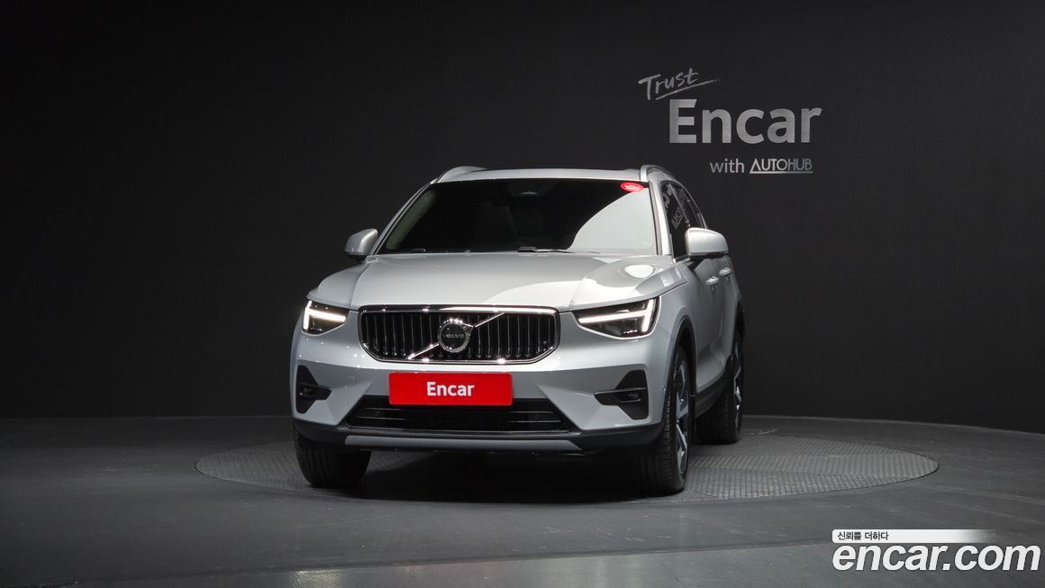 Volvo XC40 2025
