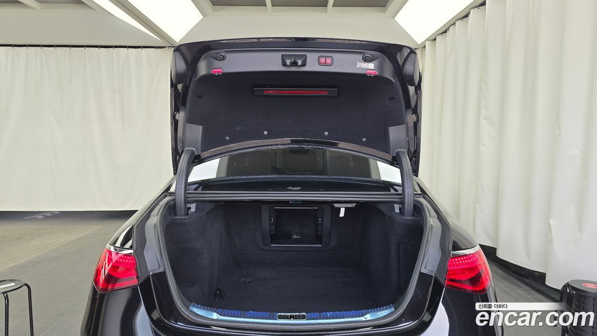 Mercedes-Benz S-Class 2023