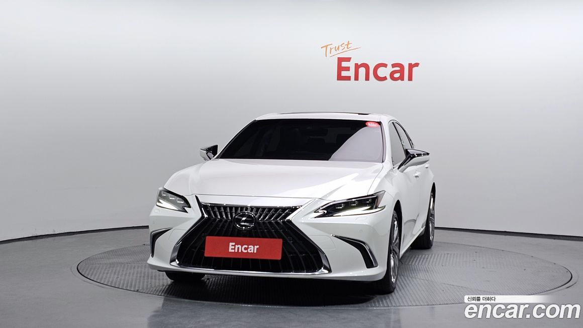 Lexus ES 2025