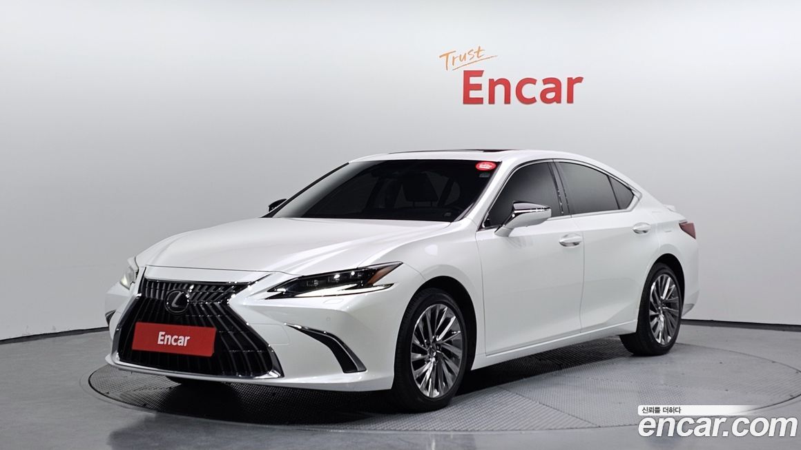 Lexus ES 2025