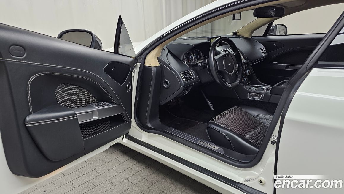 Astonmartin Rapide 2015