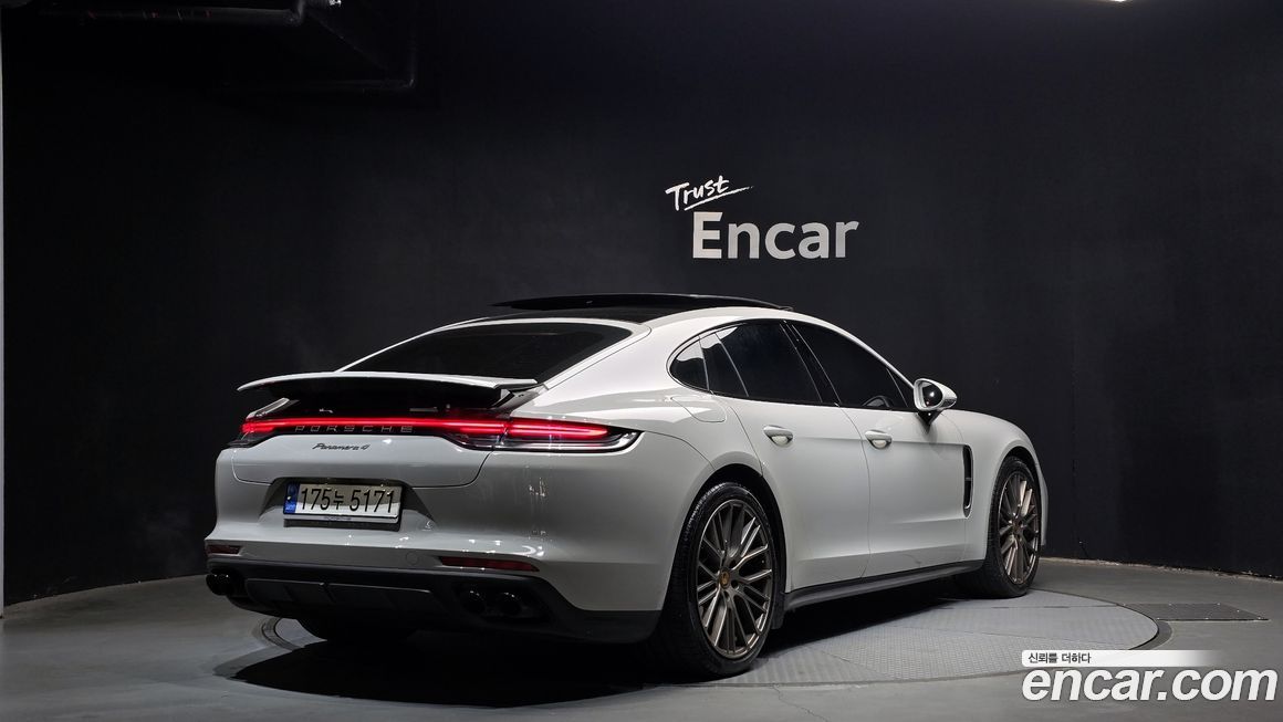 Porsche Panamera 2023