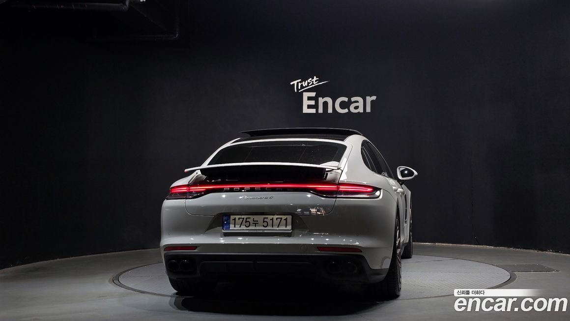 Porsche Panamera 2023