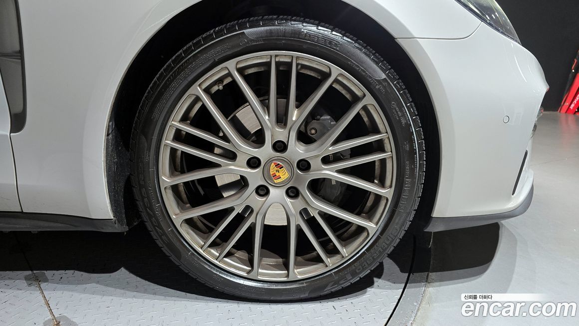 Porsche Panamera 2023