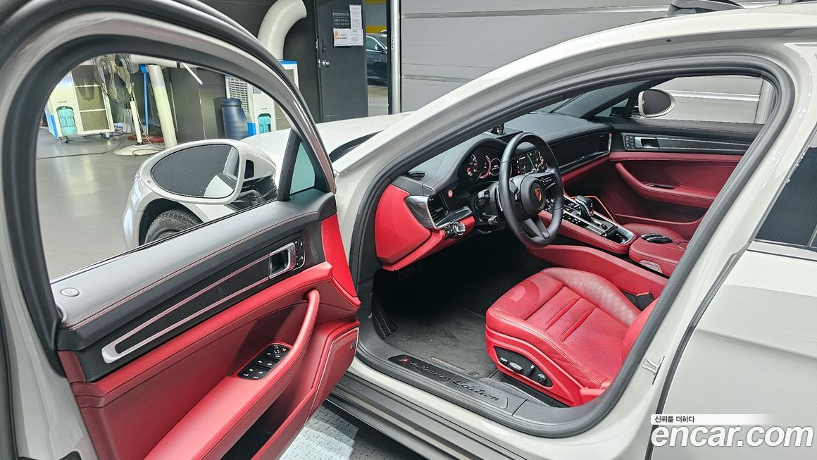 Porsche Panamera 2023