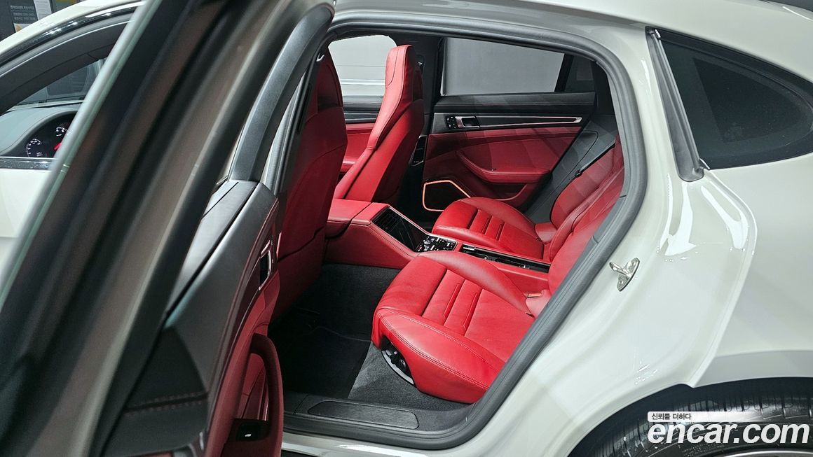 Porsche Panamera 2023