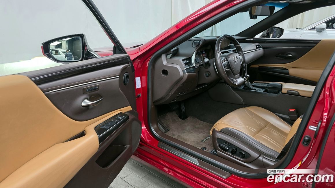 Lexus ES 2019