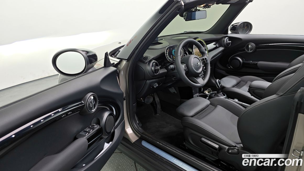 Mini Cooper Convertible 2024