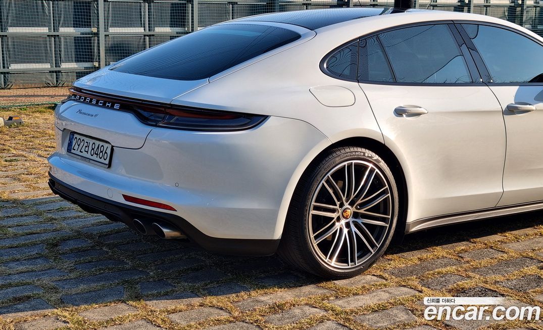 Porsche Panamera 2021