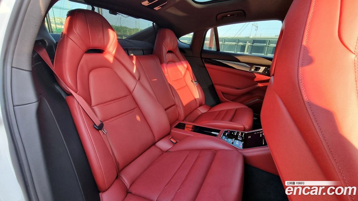 Porsche Panamera 2021