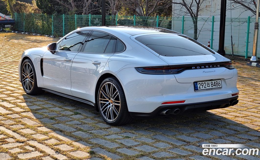 Porsche Panamera 2021