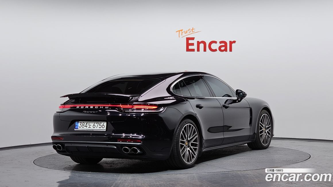 Porsche Panamera 2021